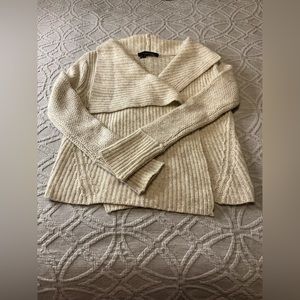 360 Cashmere Jordana, drape front with closure hook Carnigan.